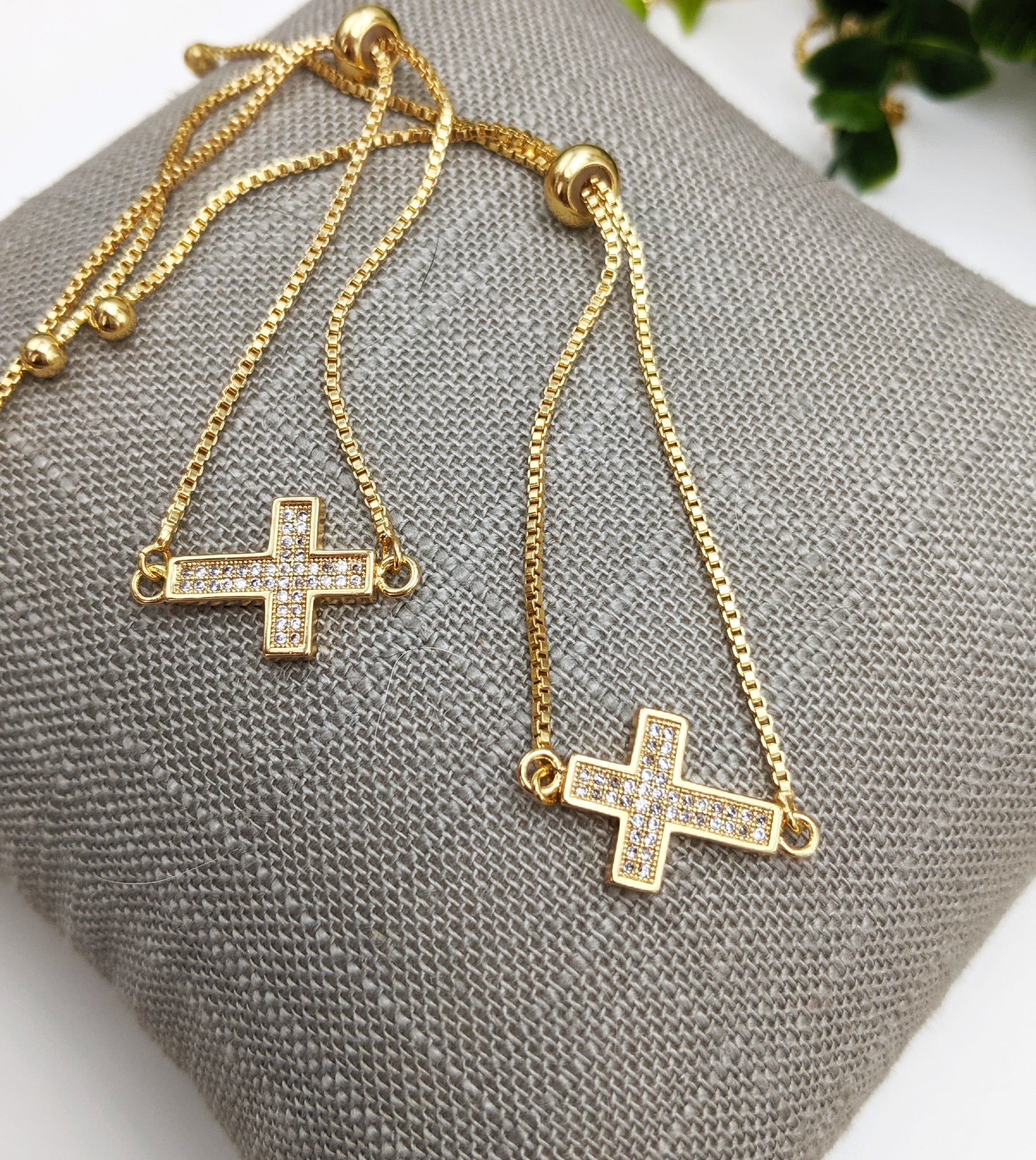 Cross sale adjustable bracelet